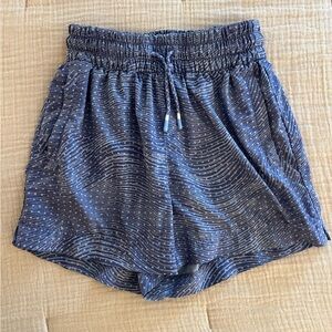 Athleta girls Blue Patterned Drawstring Shorts, sz7